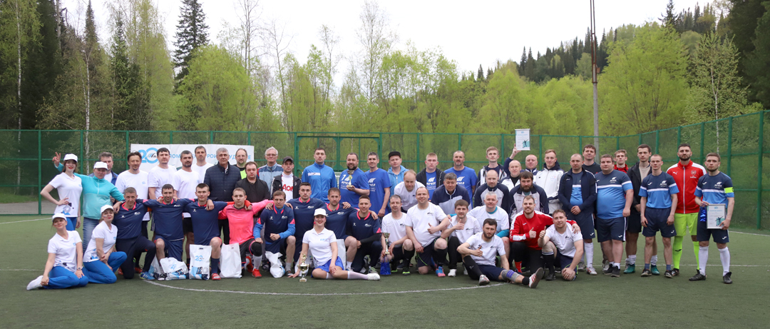 Команда Коршуновского ГОКа по мини-футболу вышла в финал корпоративного турнира