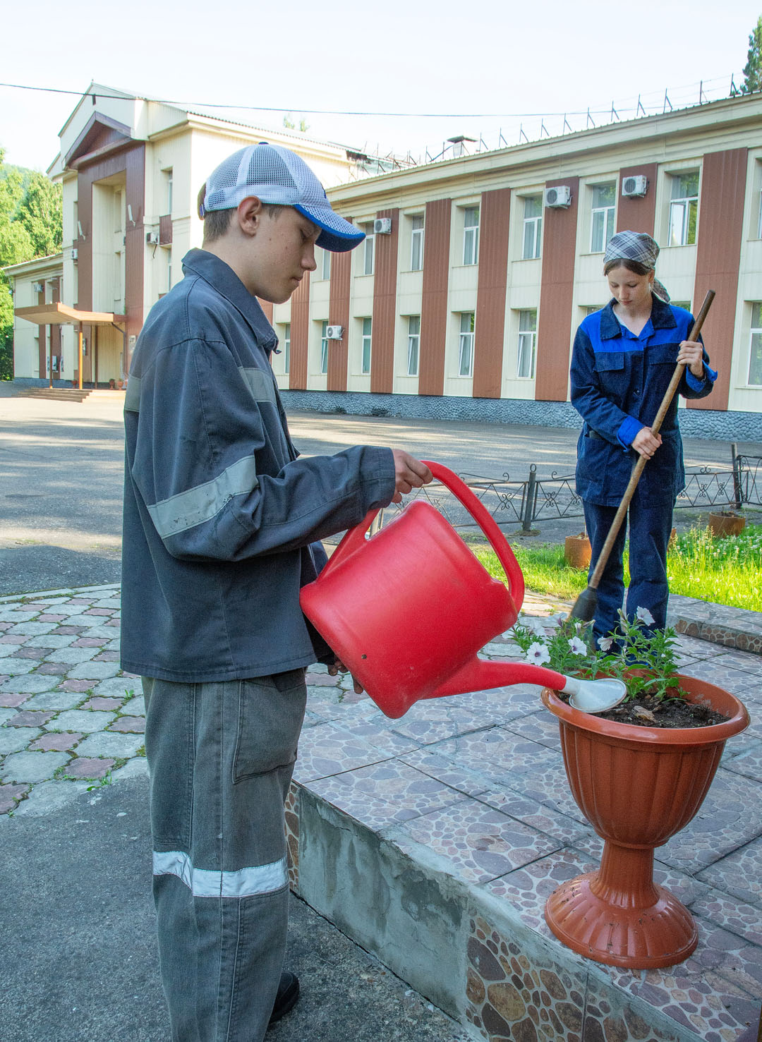«Южный Кузбасс» трудоустраивает подростков