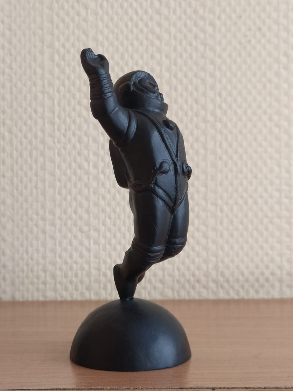 Каслинский завод выпустил новую скульптуру ко Дню космонавтики