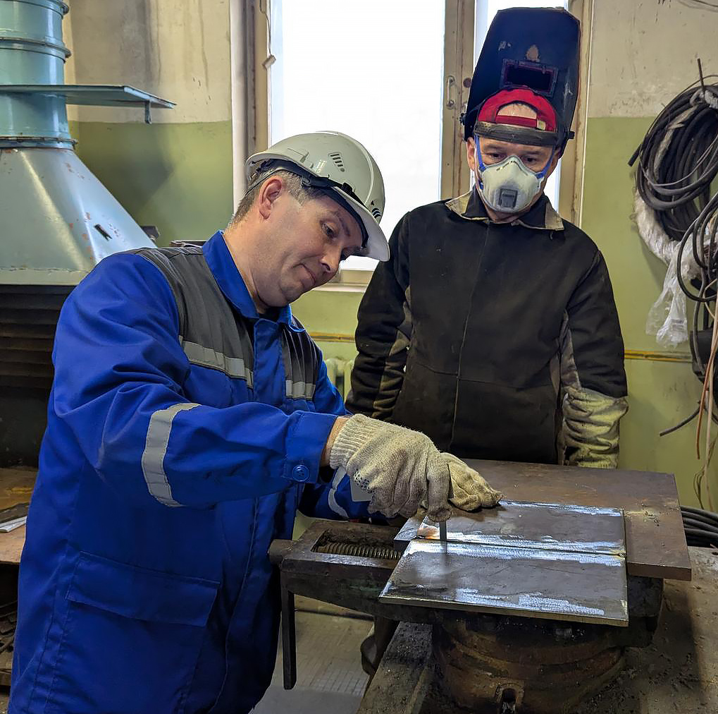 На заводе «Ижсталь» выбрали лучшего электрогазосварщика