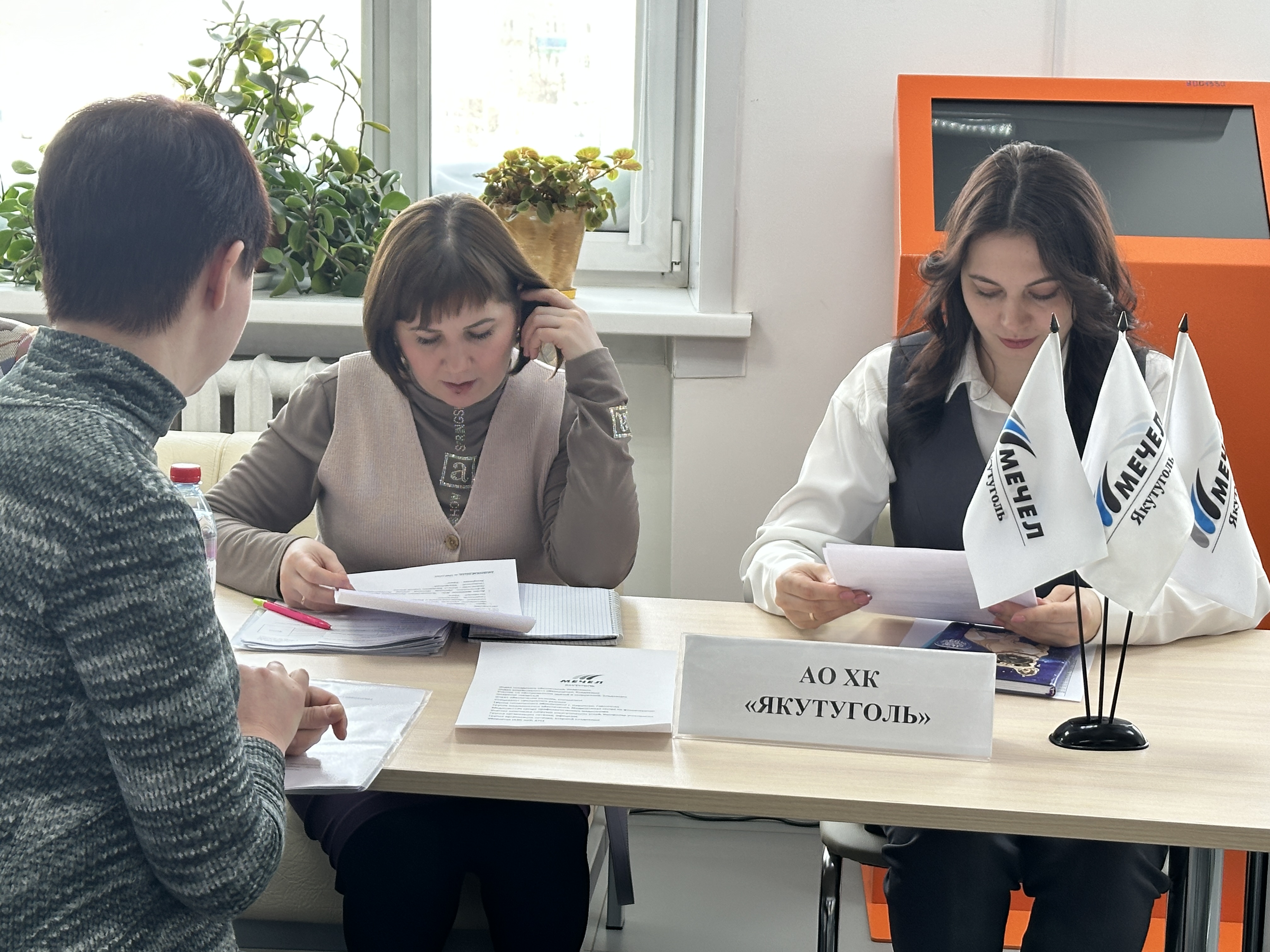 «Якутуголь» принял участие в ярмарке вакансий для женщин