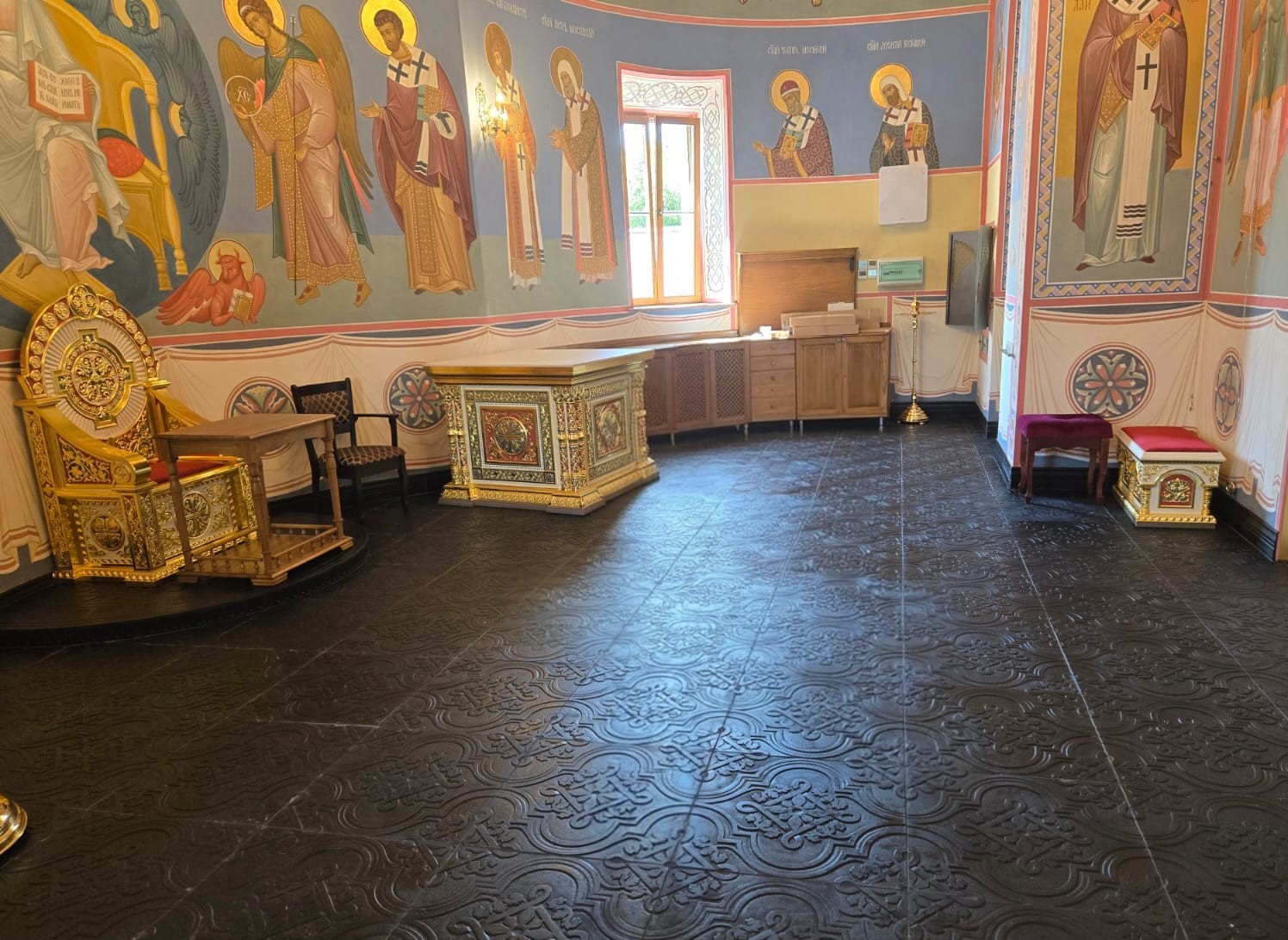 Каслинский завод отлил напольные плиты для храма в Ульяновске