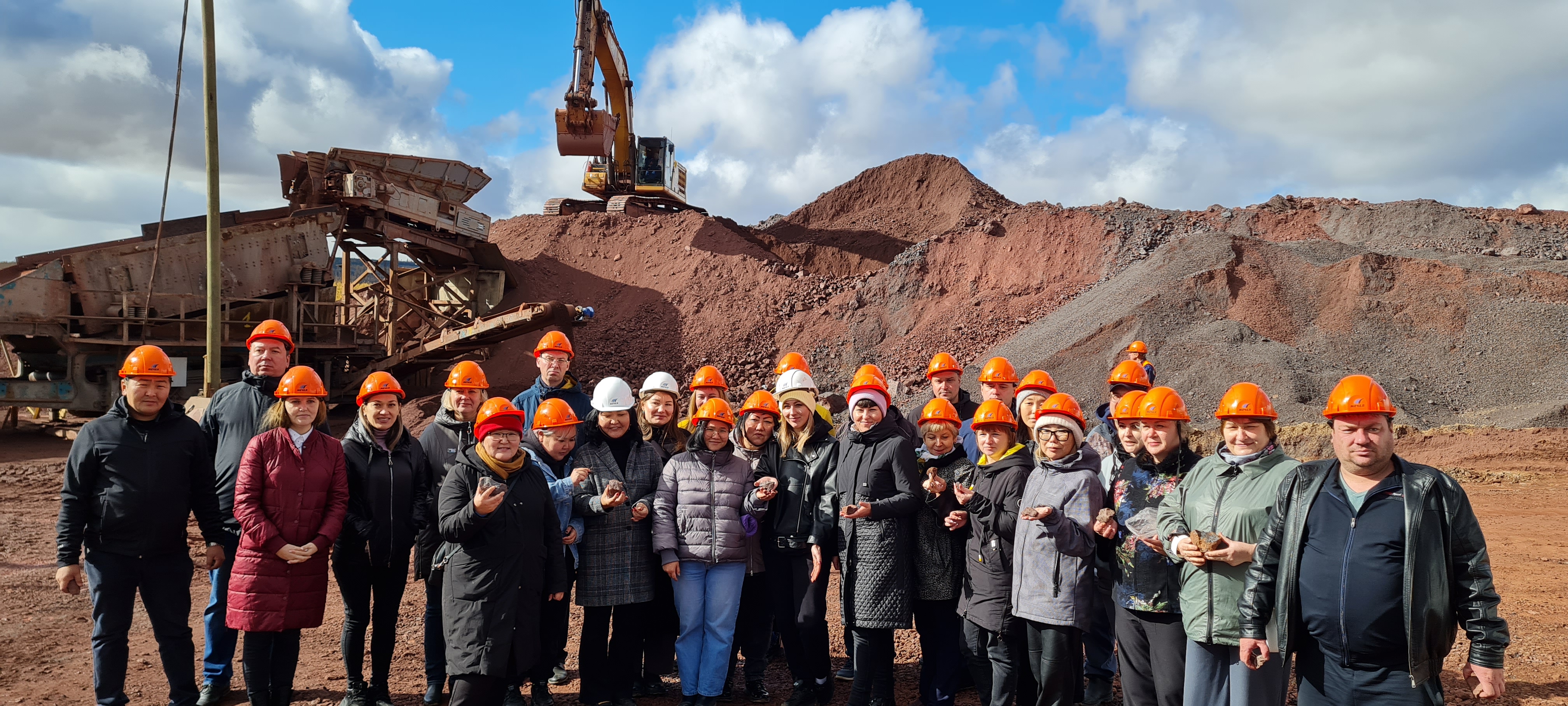 «Якутскую рудную компанию» и «Якутуголь» посетили педагоги