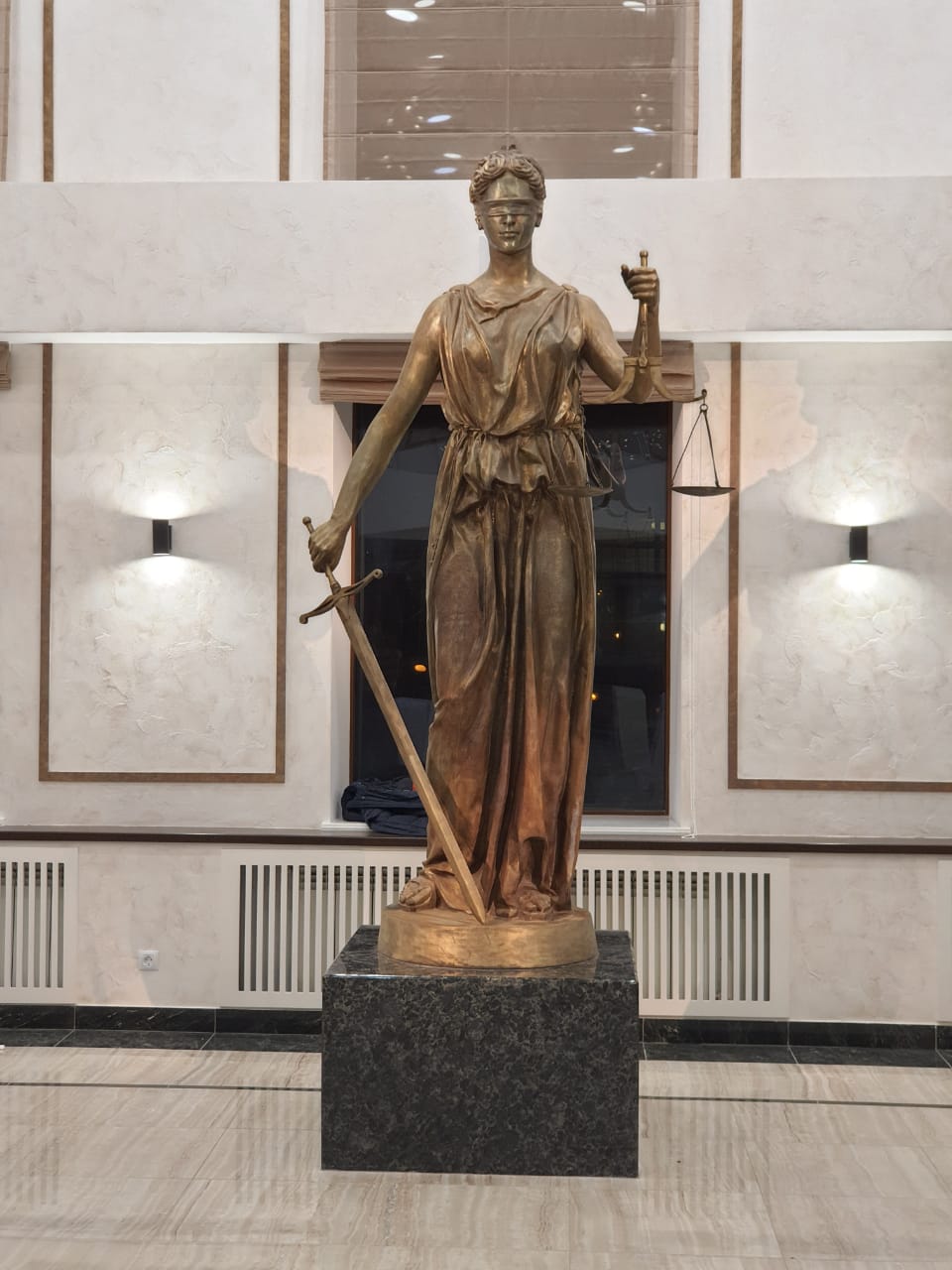 Каслинский завод отлил статую фемиды для суда в Тюмени